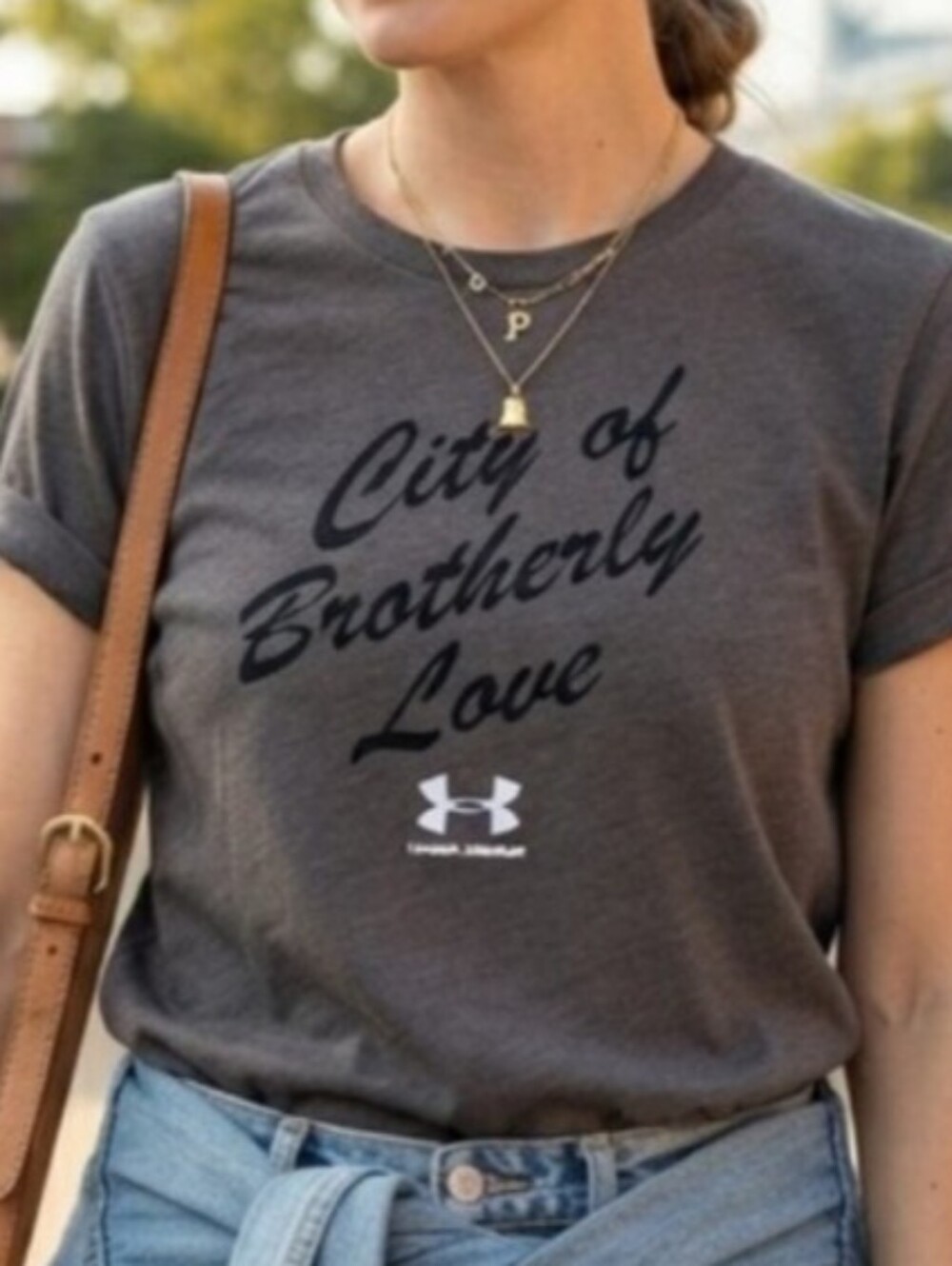 Cool Chic Under Armour Graphic Tee Athletic Effortless T-Shirt Dark Gray SZ Med